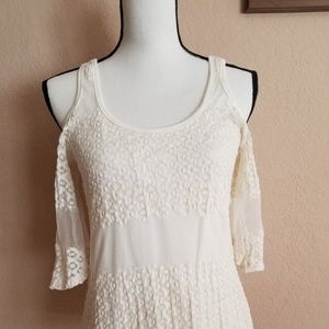 Pretty lace top this is so cute on summer
